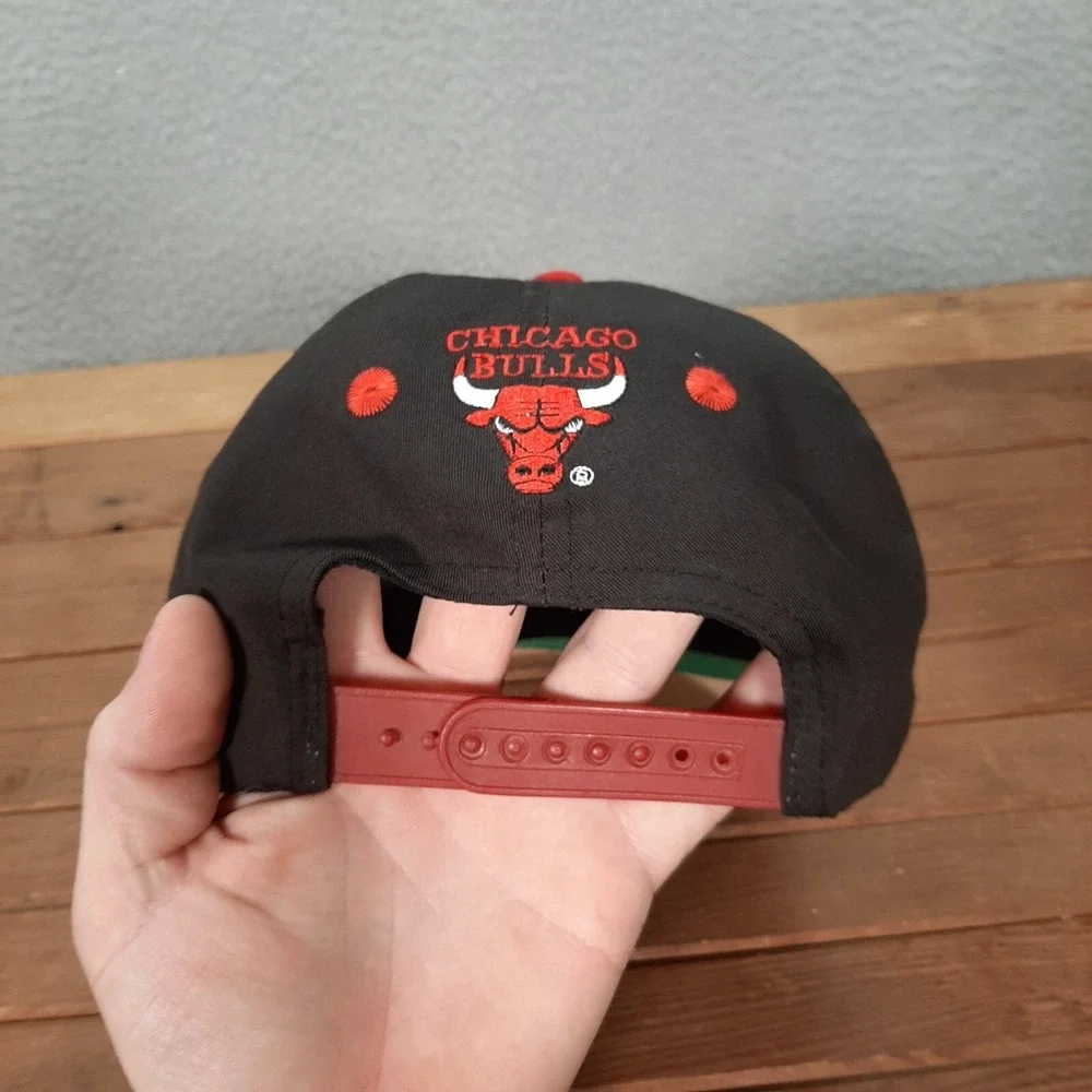 Vintage Chicago Bulls Hat Adult Red Black Snapback Cap NBA Basketball‎ 1990s Y2K